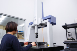 Photographs of CNC coordinate measuring machine
